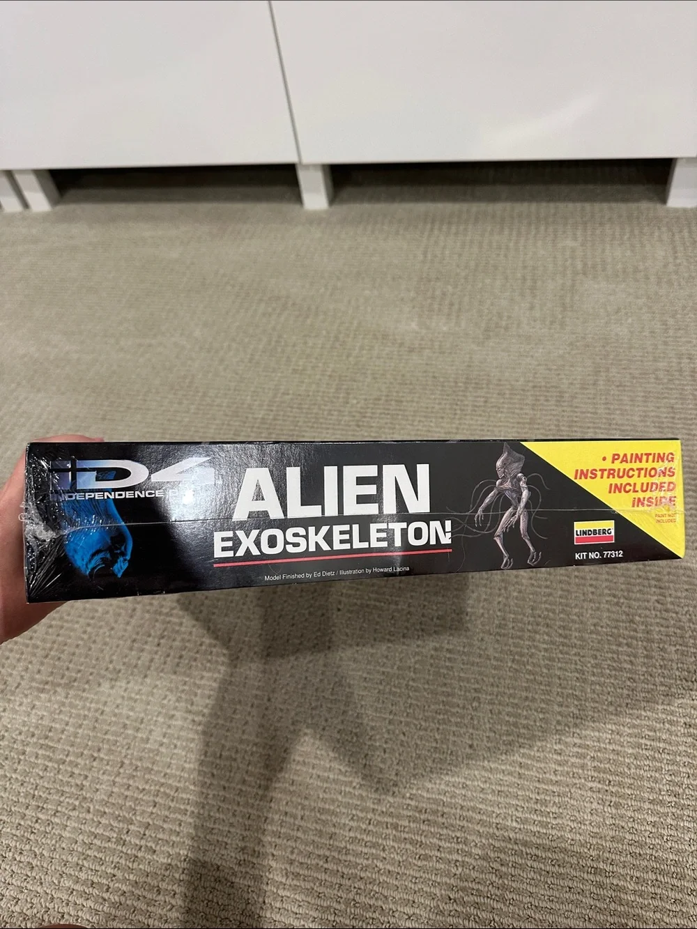 Independence Day Alien Exoskeleton Model Kit - Black & Blue